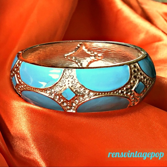 Vintage Jewelry - Vintage Turquoise & gold hinged bracelet